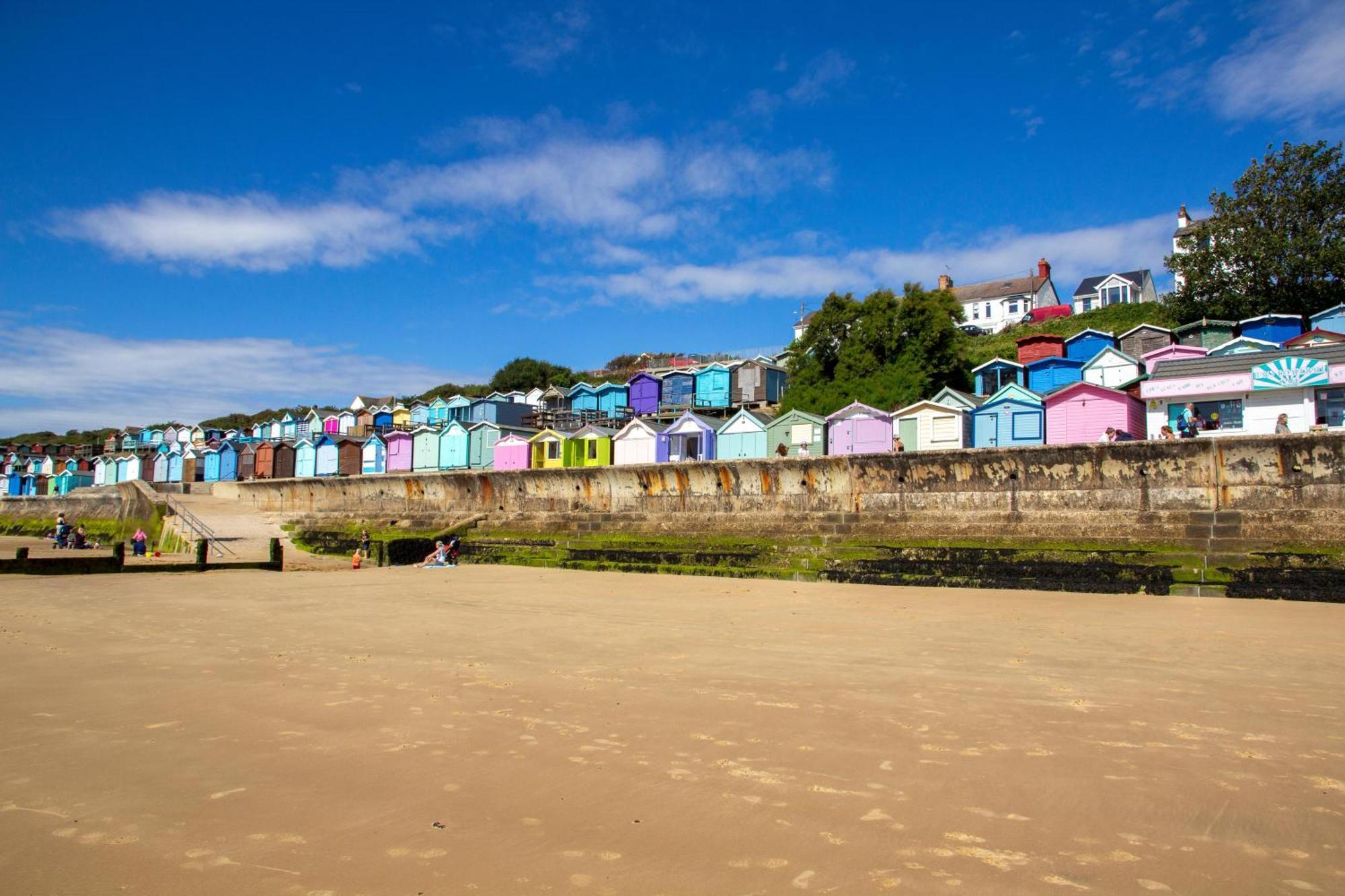 Superb Caravan With Decking And Free Wifi At Naze Marine Park Ref 17236C Walton-on-the-Naze Exterior foto